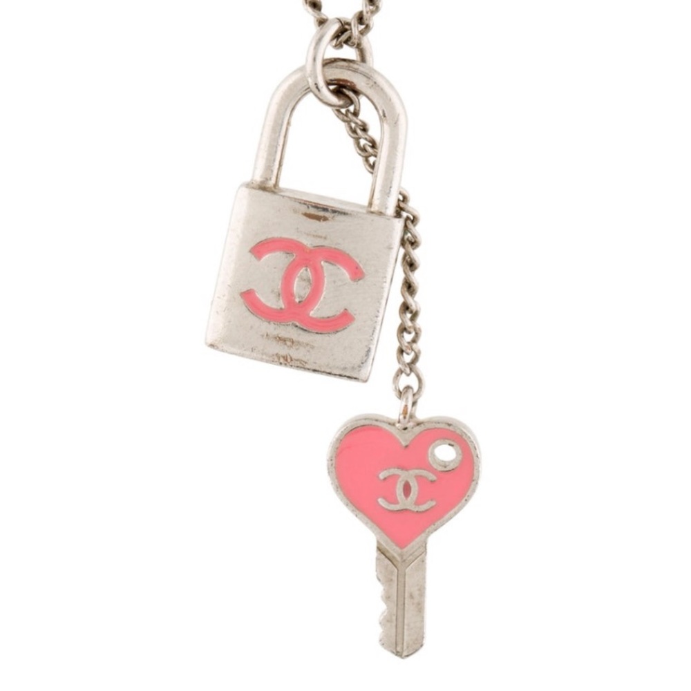 CHANEL CC Lock & Key Silver Pendant Necklace 💖